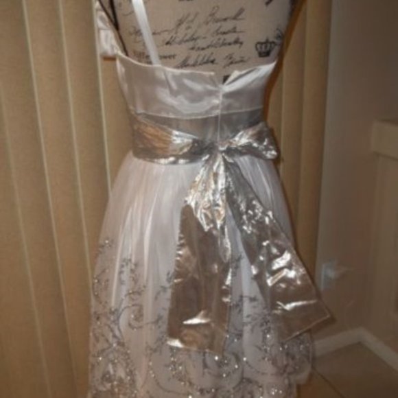 *Weekend Special Sale* Cute White & Silver One Shoulder Party Dress Jr. 7 - Picture 5 of 7